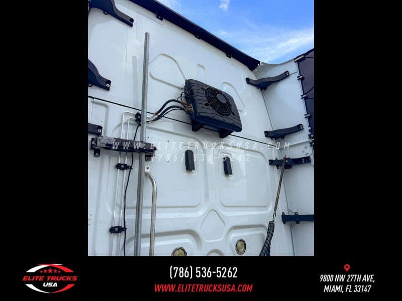 2022 Freightliner Cascadia 126 image 34