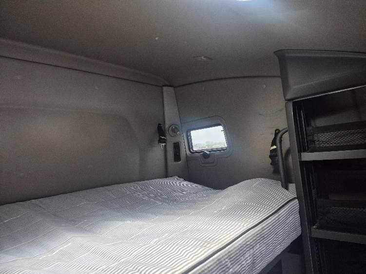 2023 International LT62F image 16
