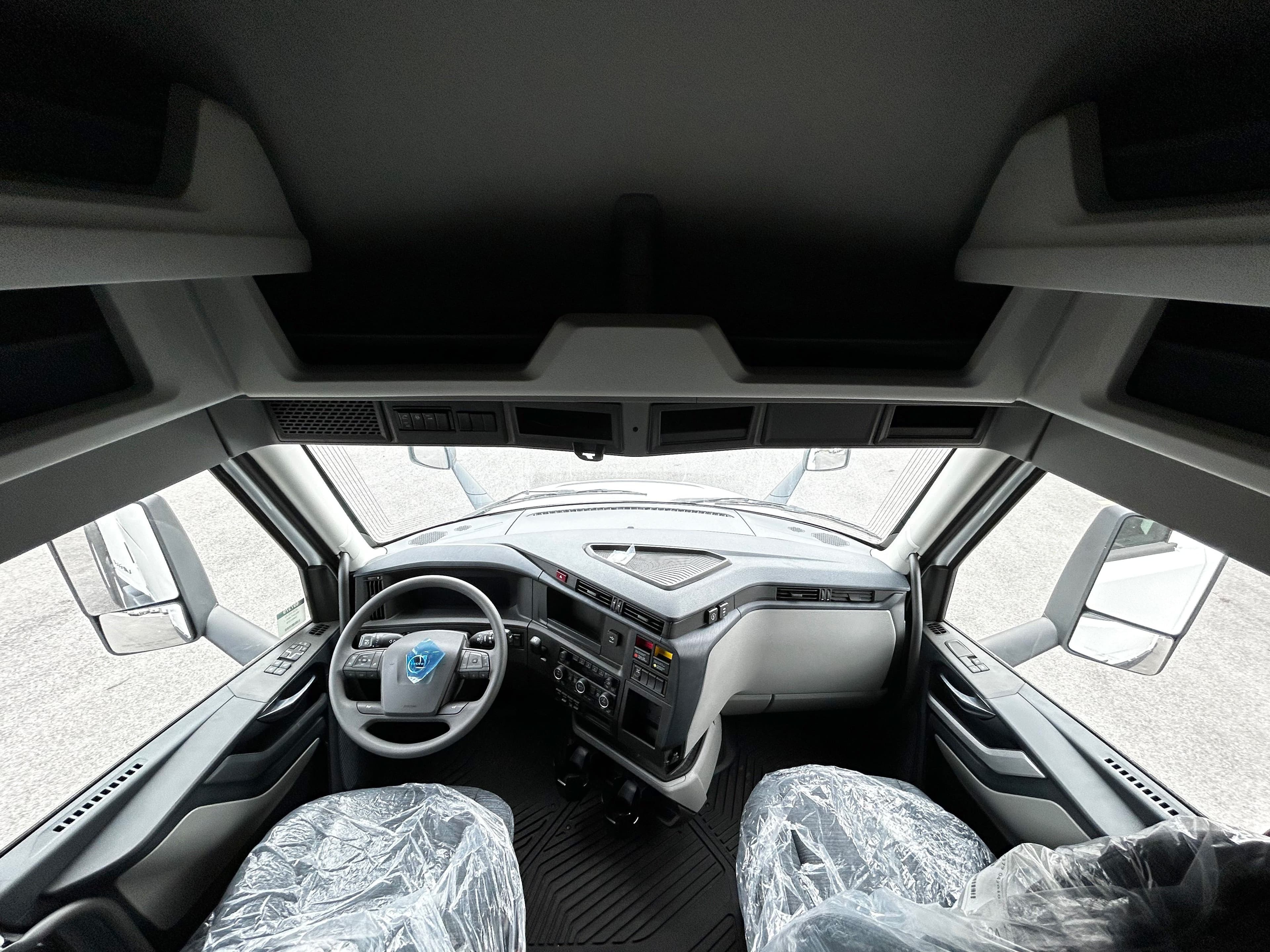 2026 Volvo NEW VNL image 9