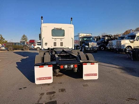 2025 Kenworth T880 image 4
