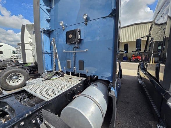 2023 Kenworth T680 image 9