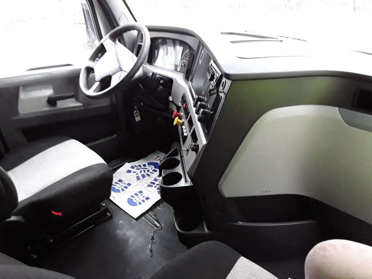 Used 2018 FREIGHTLINER Conventional - Sleeper Truck - CASCADIA 126 For Sale image 2