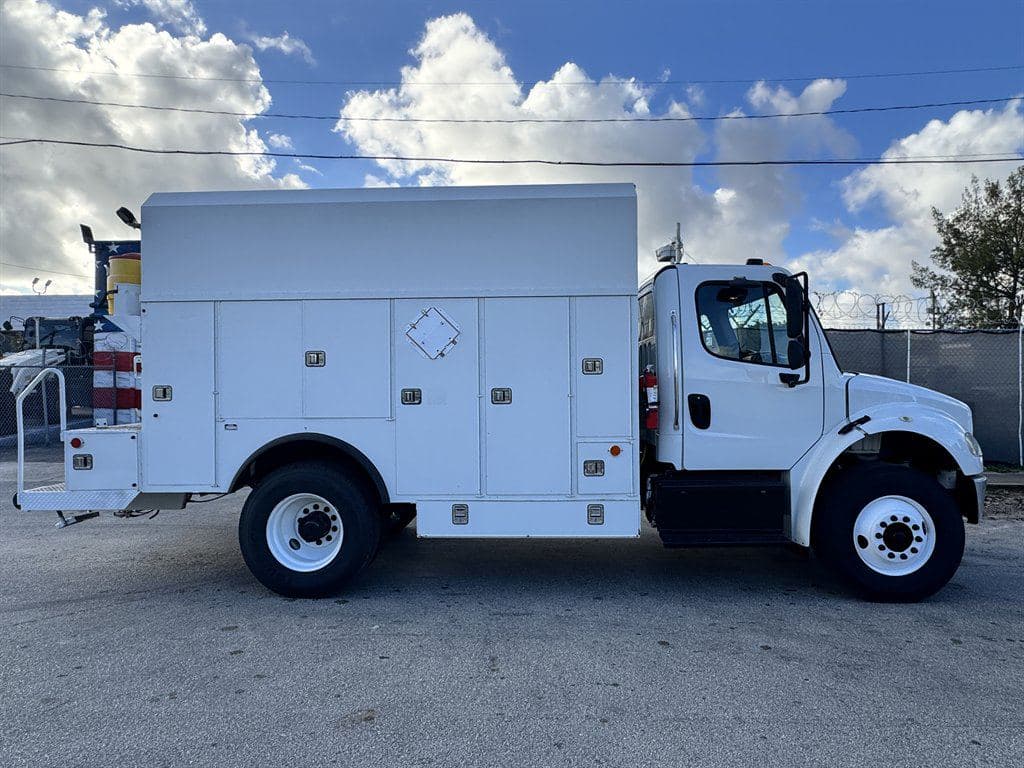 2014 Freightliner M2 106 image 14
