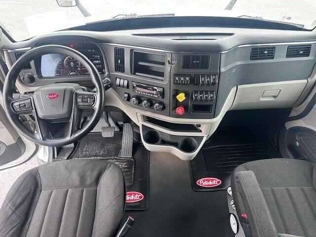 2021 Peterbilt 579 image 5
