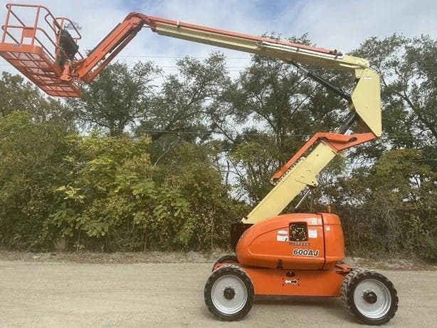 2017 JLG 600AJ image 13
