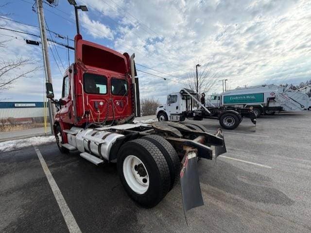 2017 Freightliner Cascadia 113 image 3
