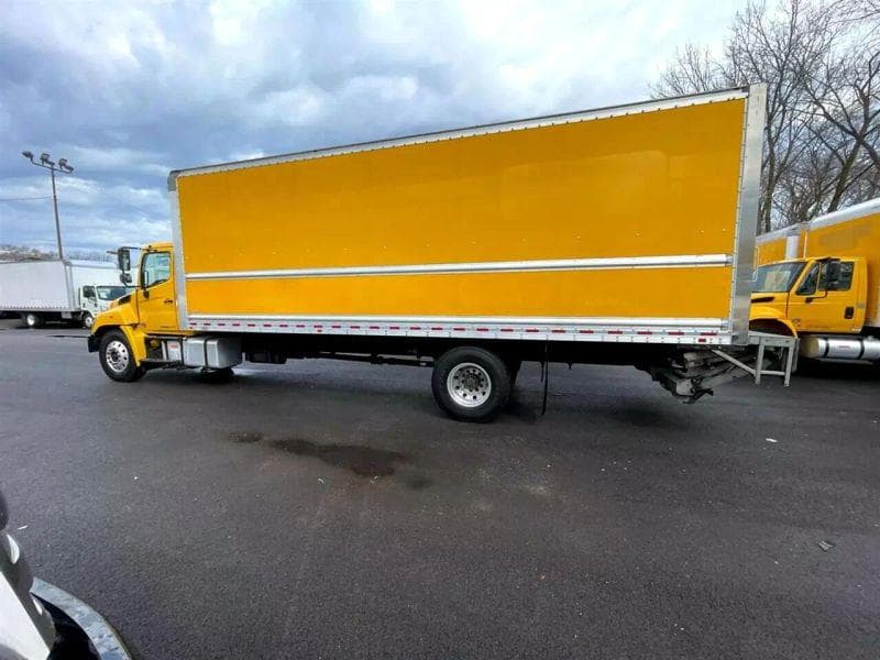 2018 Hino 338 image 7