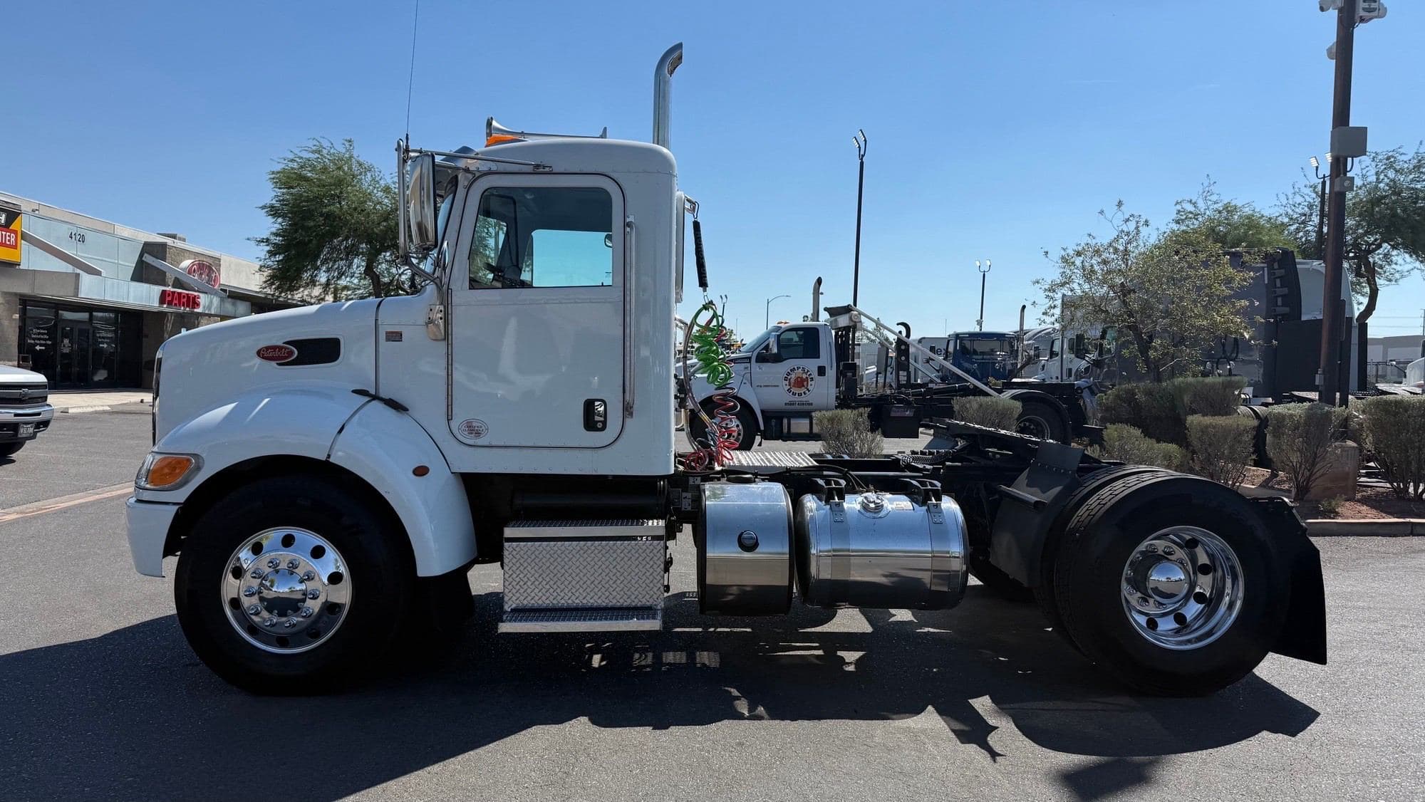 2019 Peterbilt 337 image 1