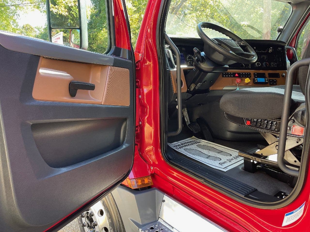 2020 Freightliner Cascadia 126 image 16