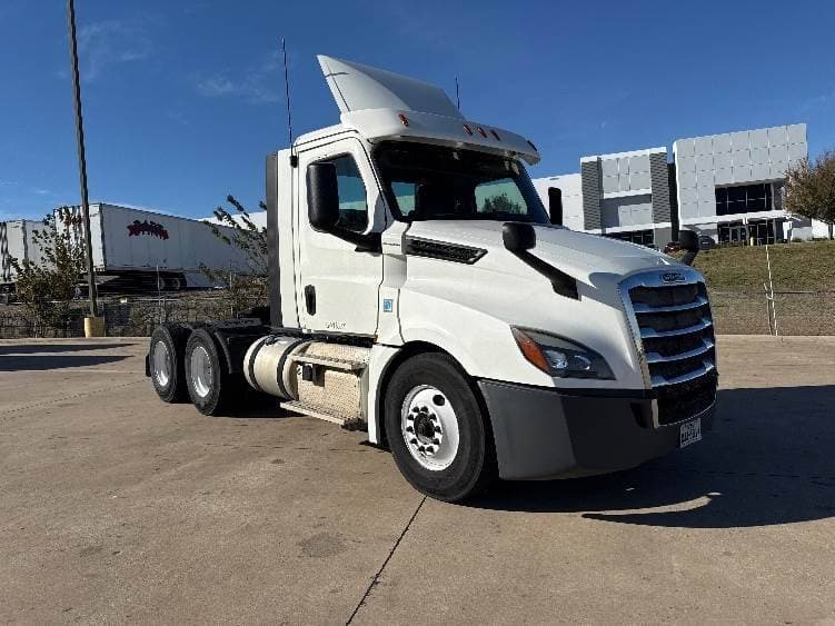 2018 Freightliner Cascadia image 2