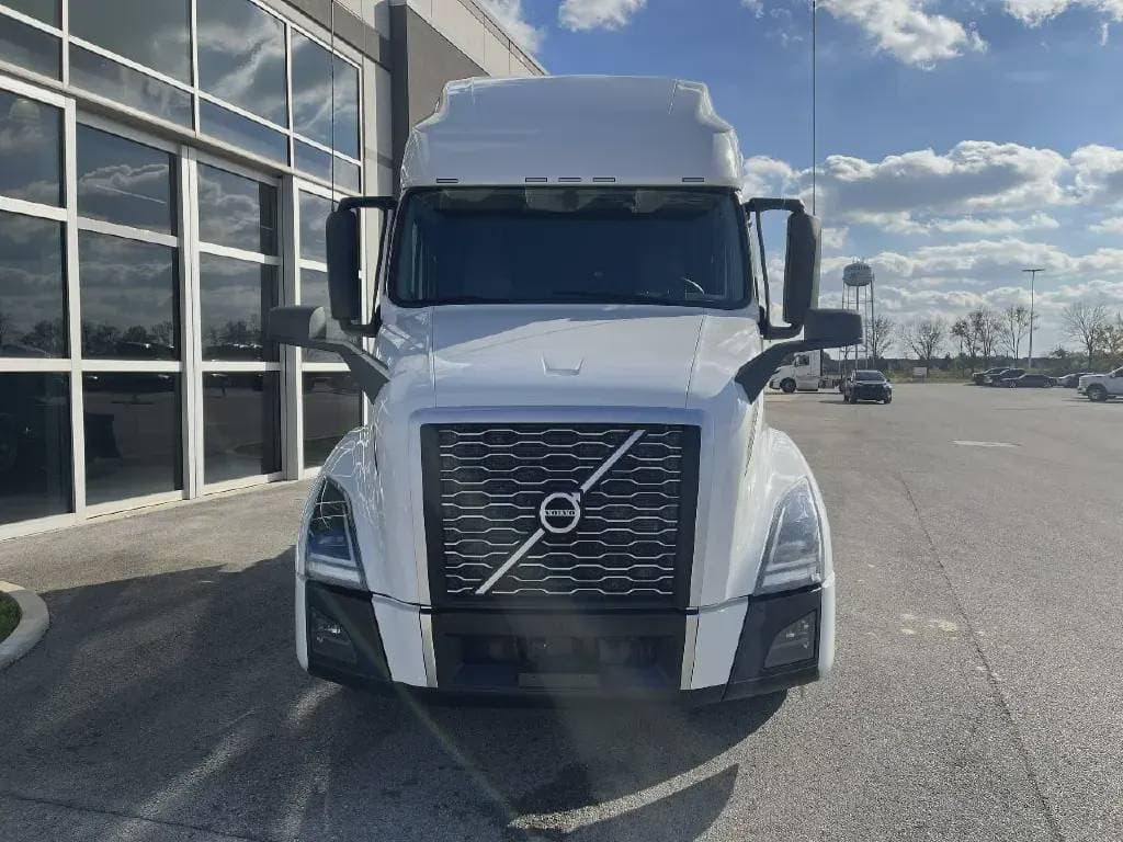 2022 Volvo VNL image 1