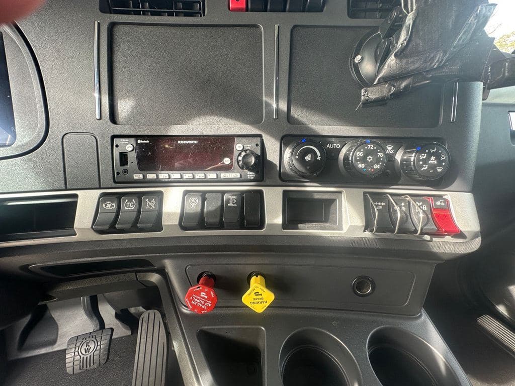 Used 2022 KENWORTH T880 image 18