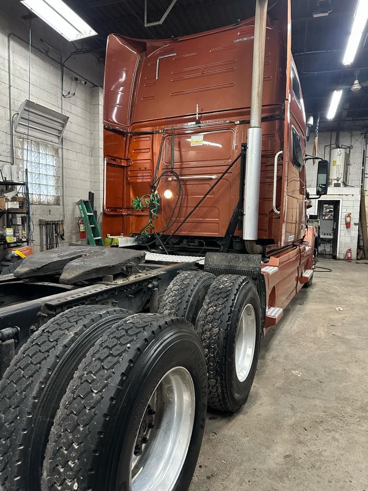 2017 Volvo VNL image 4