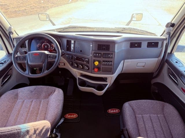 2024 Peterbilt 579 image 5