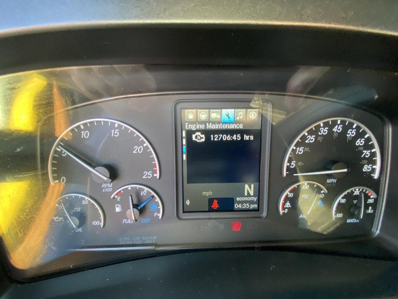 2021 FREIGHTLINER Cascadia CA126 Tandem Axle Sleeper image 12