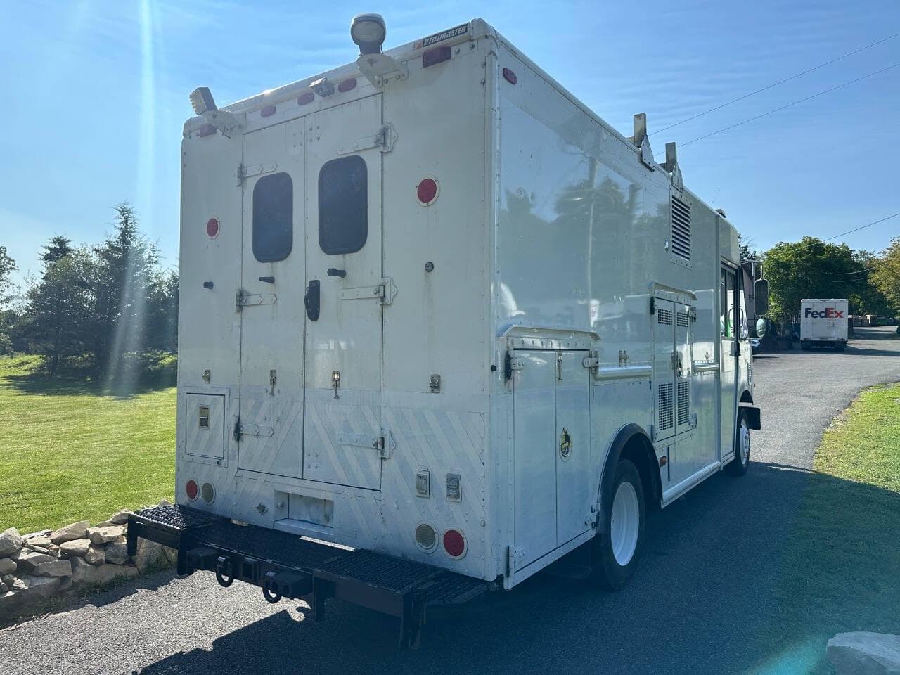 2014 Freightliner MT45 image 5