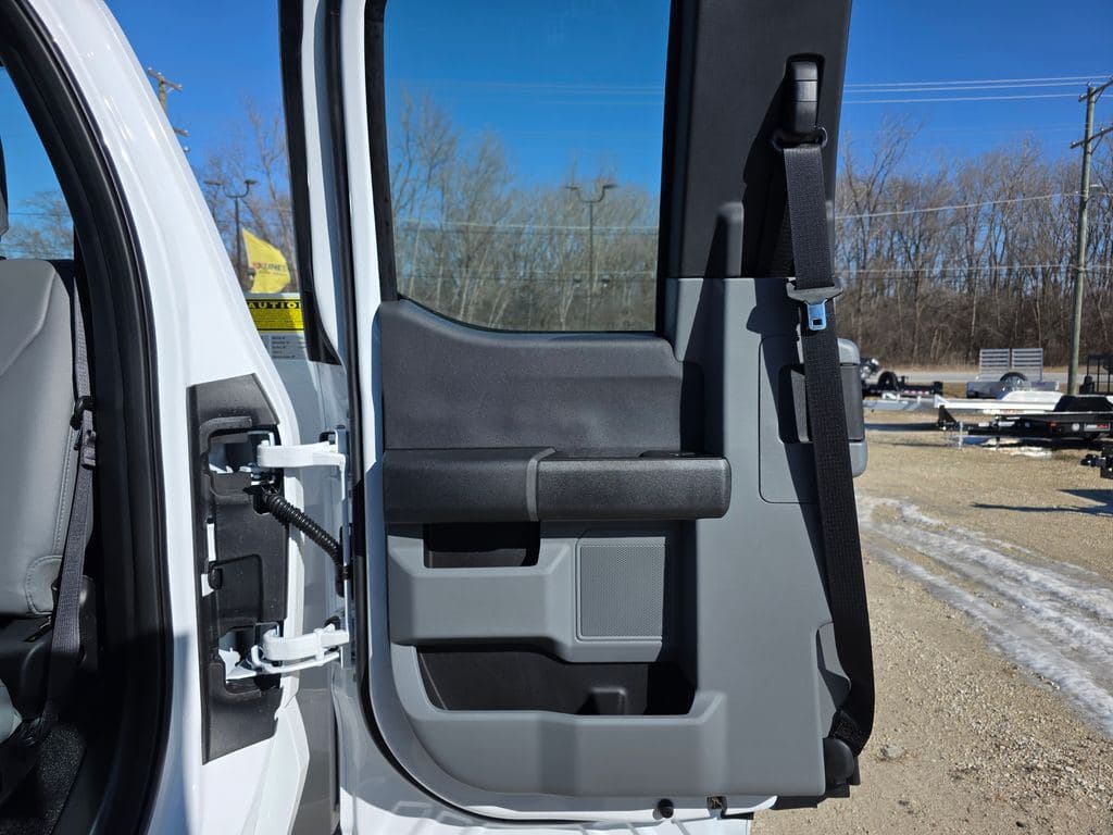 2026 Ford F-550SD XL Service Utility Body image 27