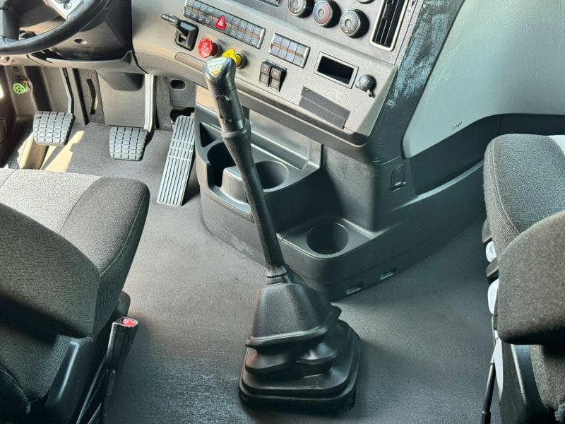2023 Freightliner Cascadia image 16