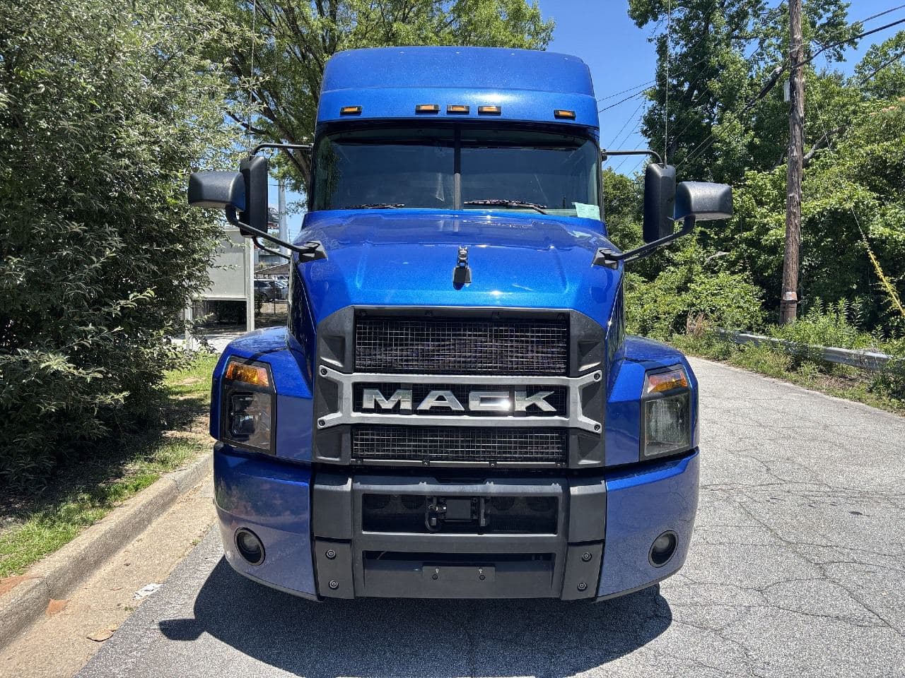 2019 Mack Anthem image 3