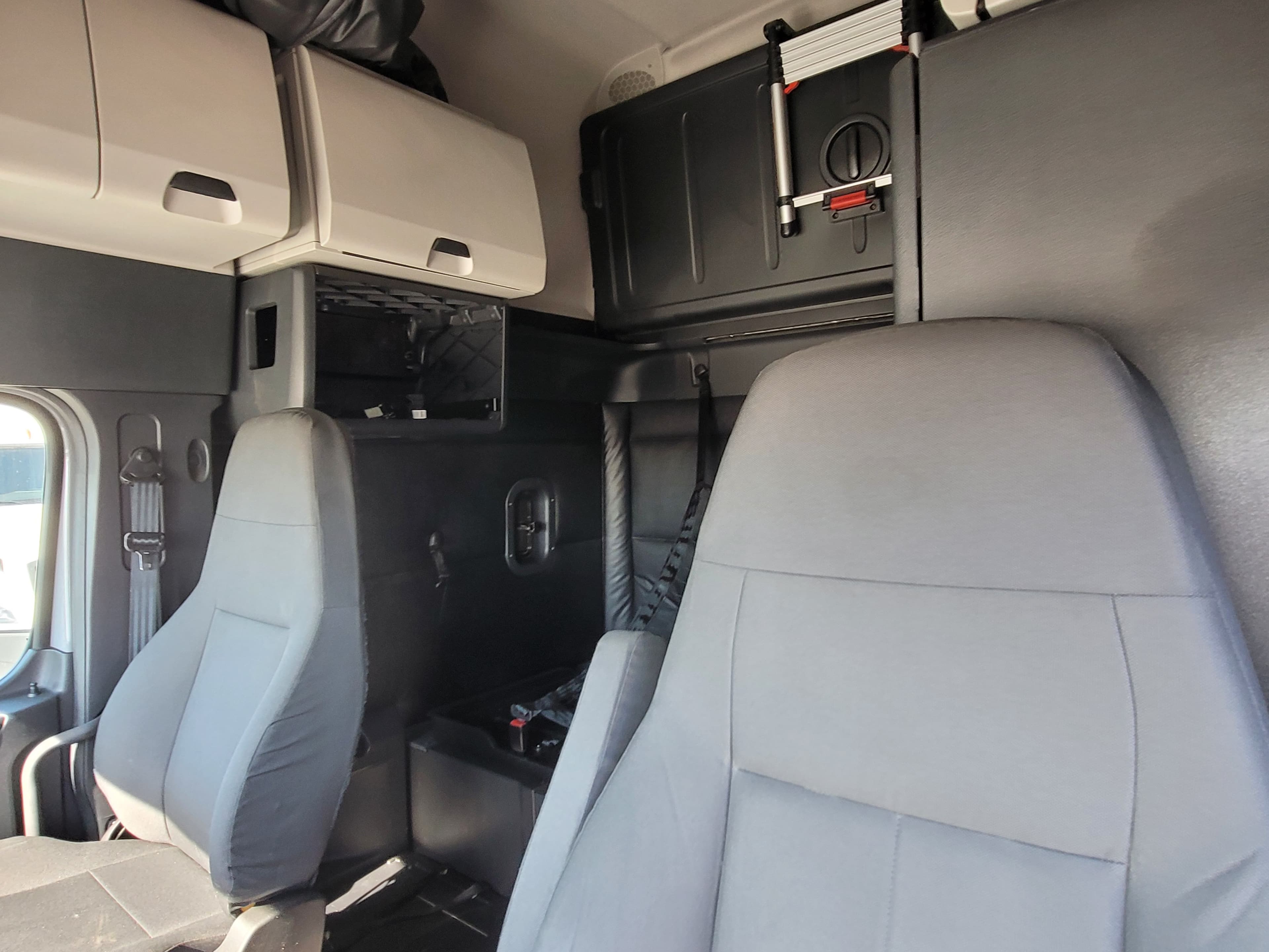 2023 Freightliner Cascadia 125 image 8