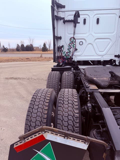 2024 Freightliner Cascadia image 9