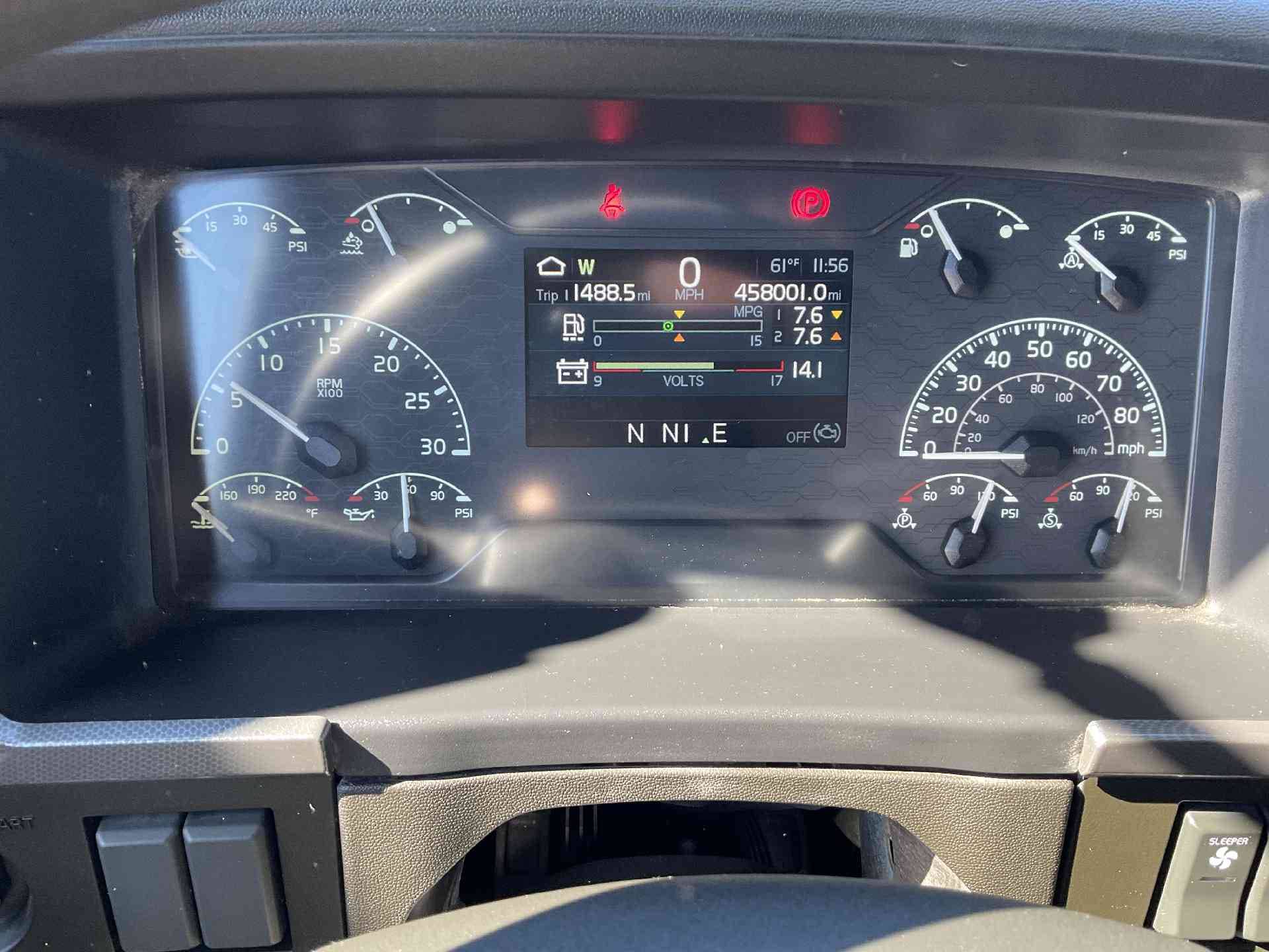 2021 Volvo VNL image 7