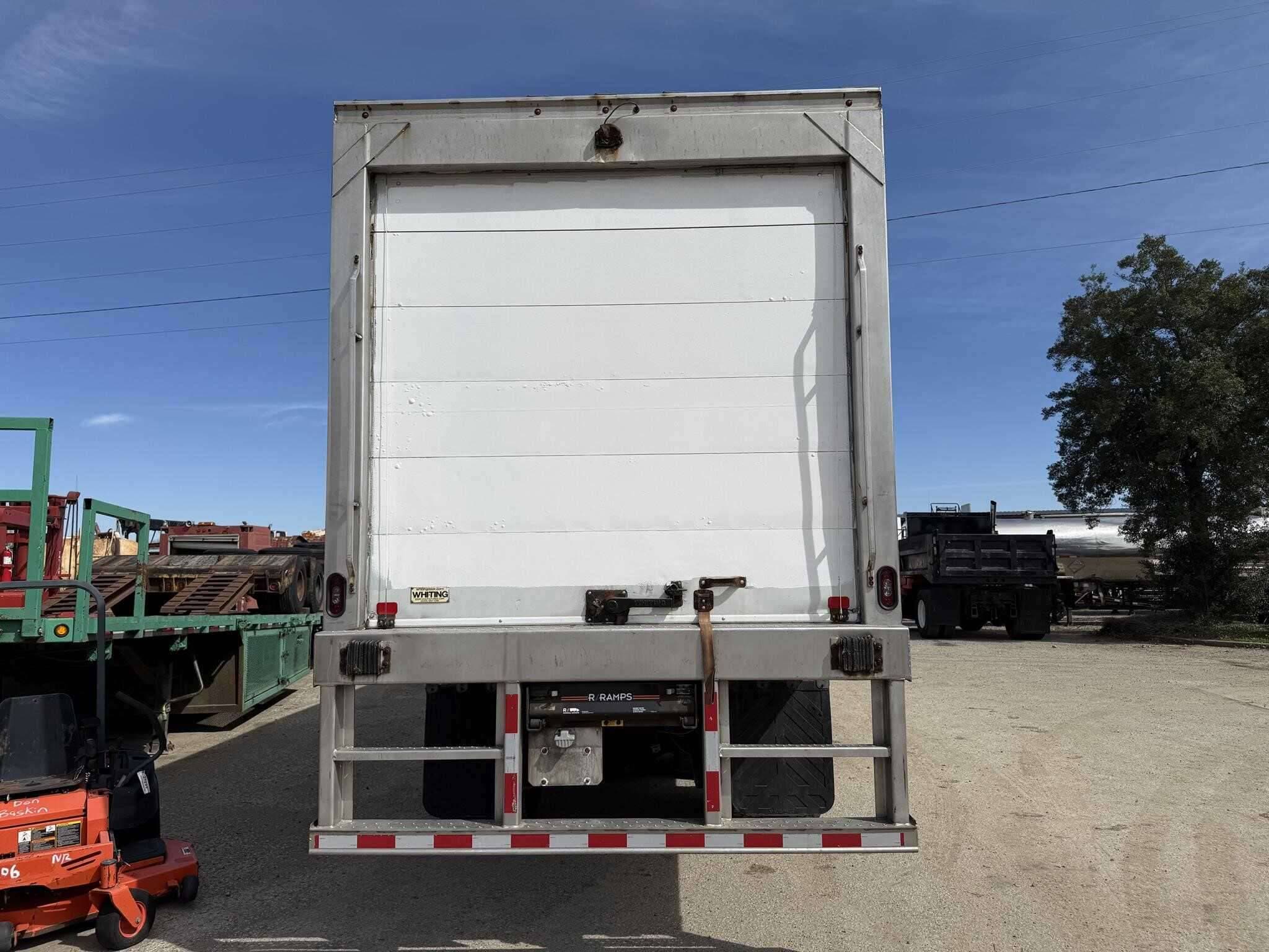 2019 Freightliner M2 image 8