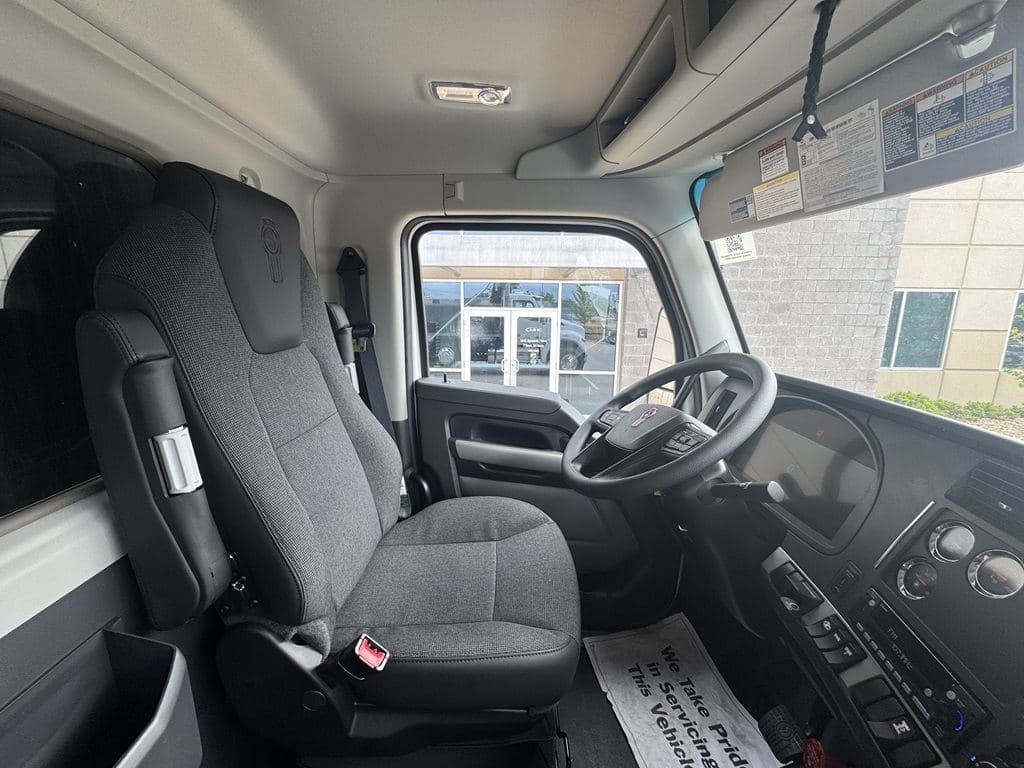 New 2026 KENWORTH T880 image 16
