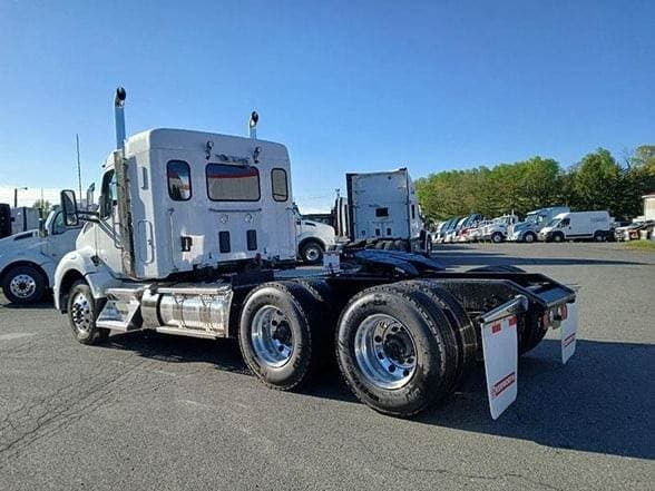 2025 Kenworth T880 image 3