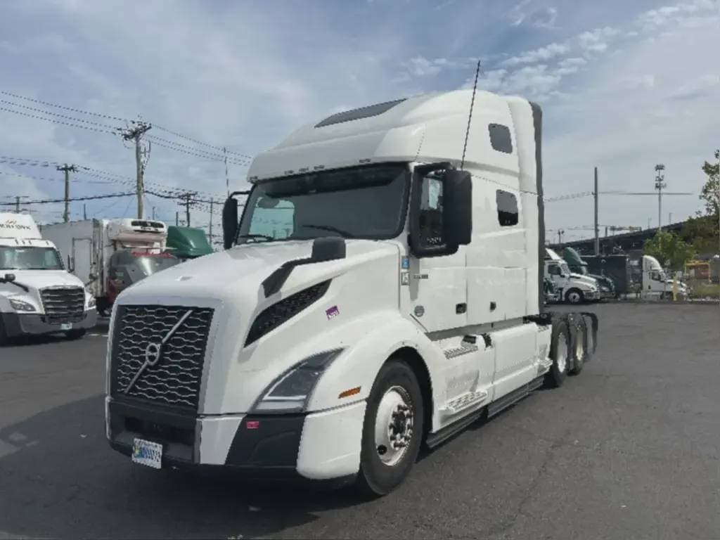 2022 Volvo VNL image 3