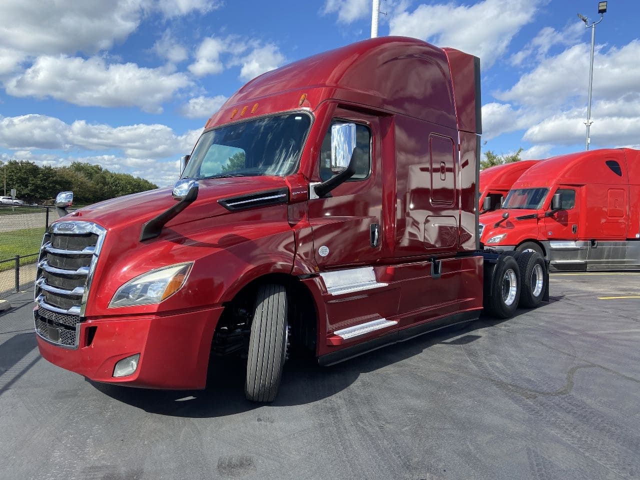 2020 Freightliner Cascadia image 1