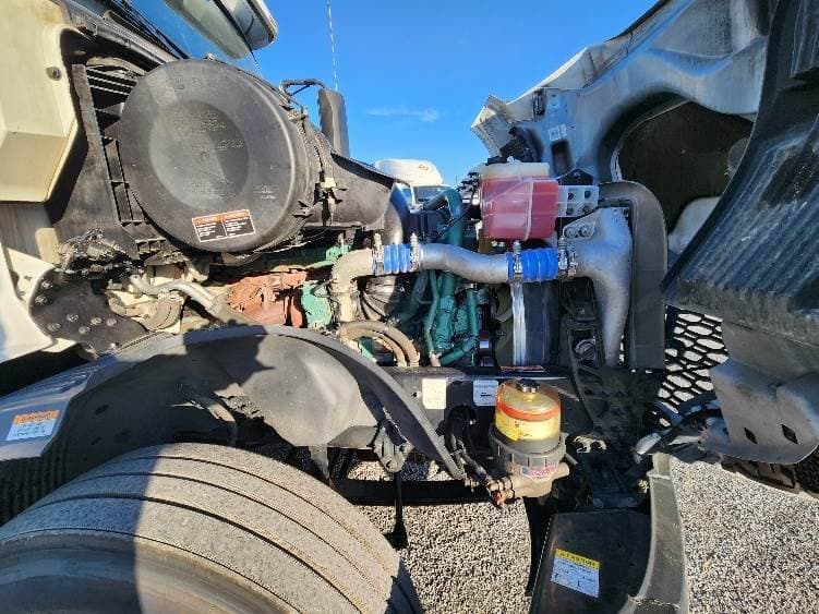 2022 Volvo VNL image 13