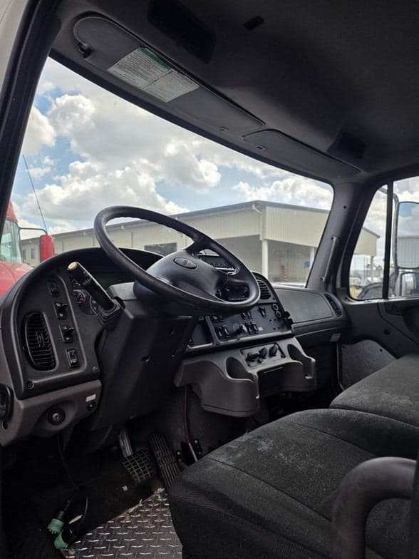 2019 FREIGHTLINER BUSINESS CLASS M2 106 TNHC50610LAK Web image 5