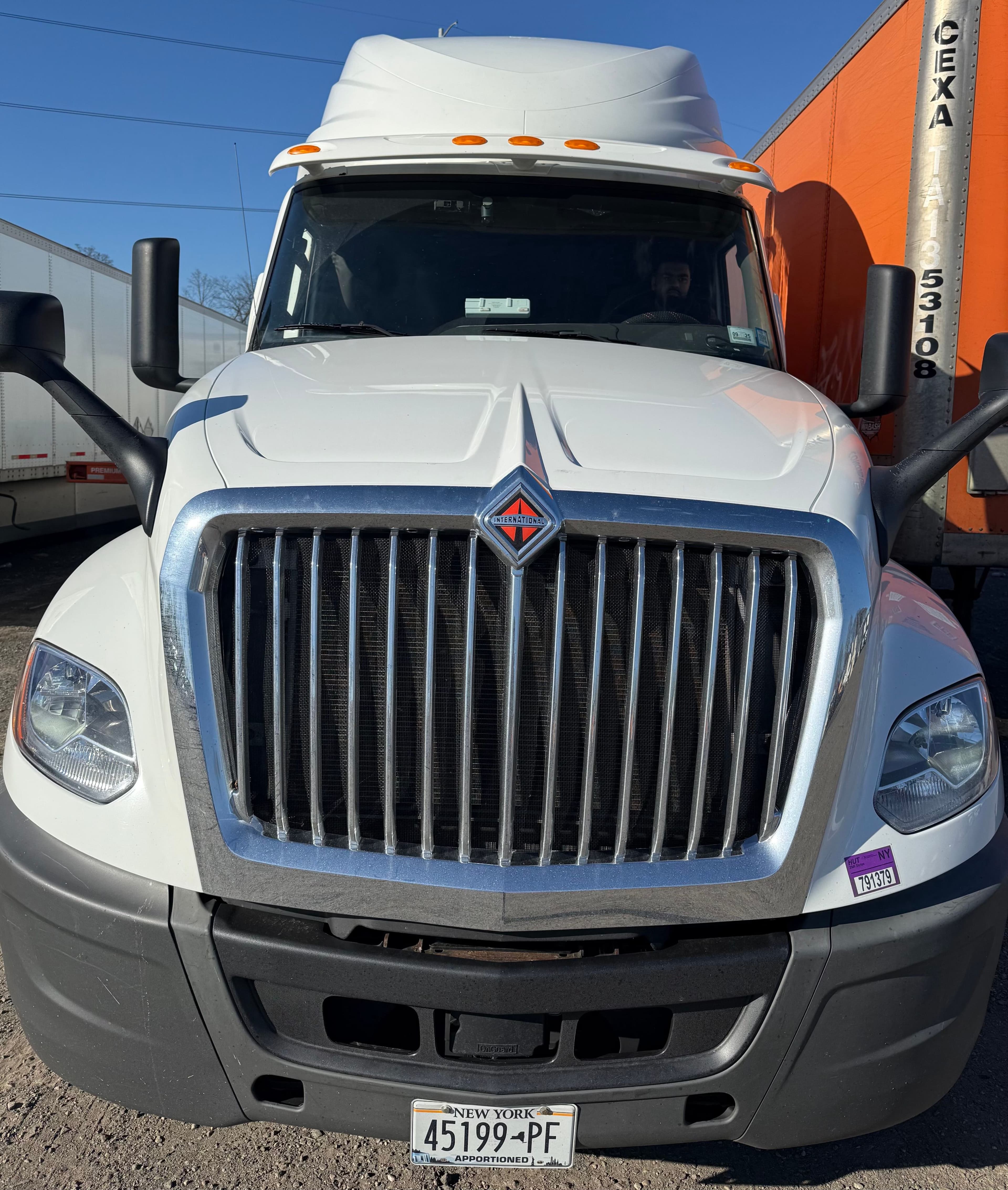 2019 International LT625 image 7