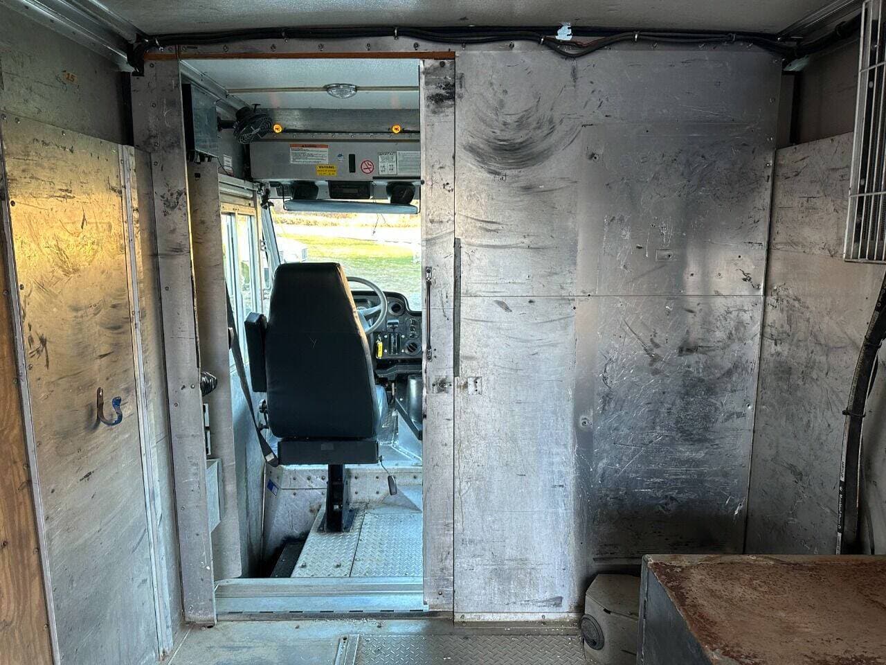 2010 Freightliner MT45 image 25