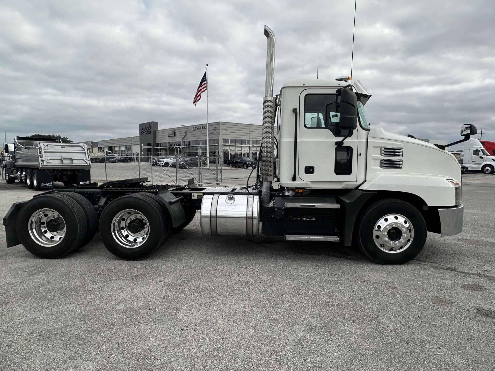 Used 2020 MACK ANTHEM Conventional - Day Cab in San Antonio, TX image 4