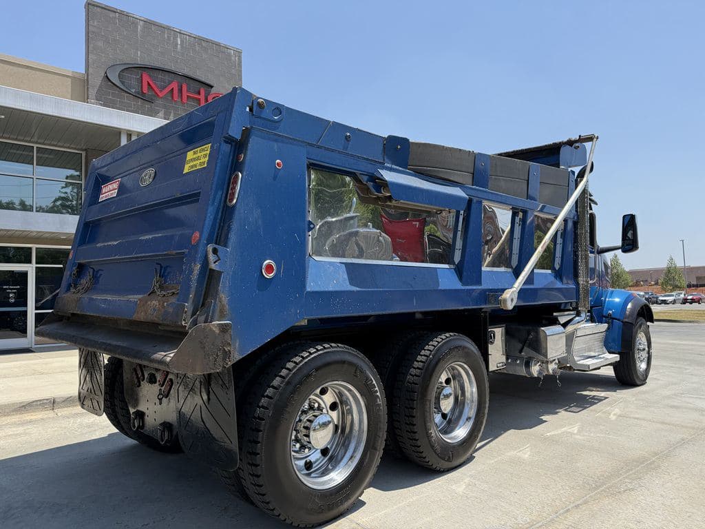 Used 2025 PETERBILT 567 image 3