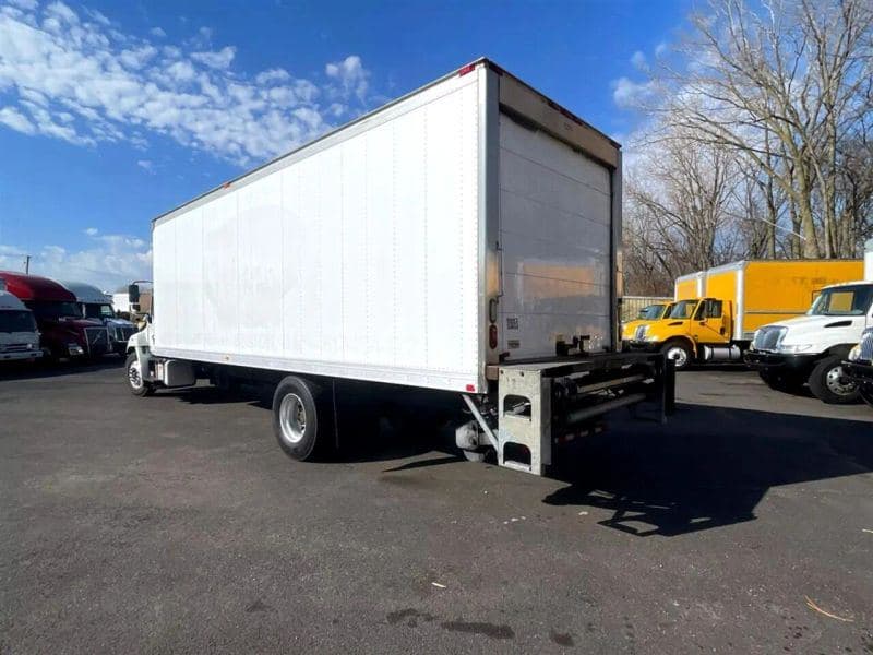 2016 Hino 268 image 5