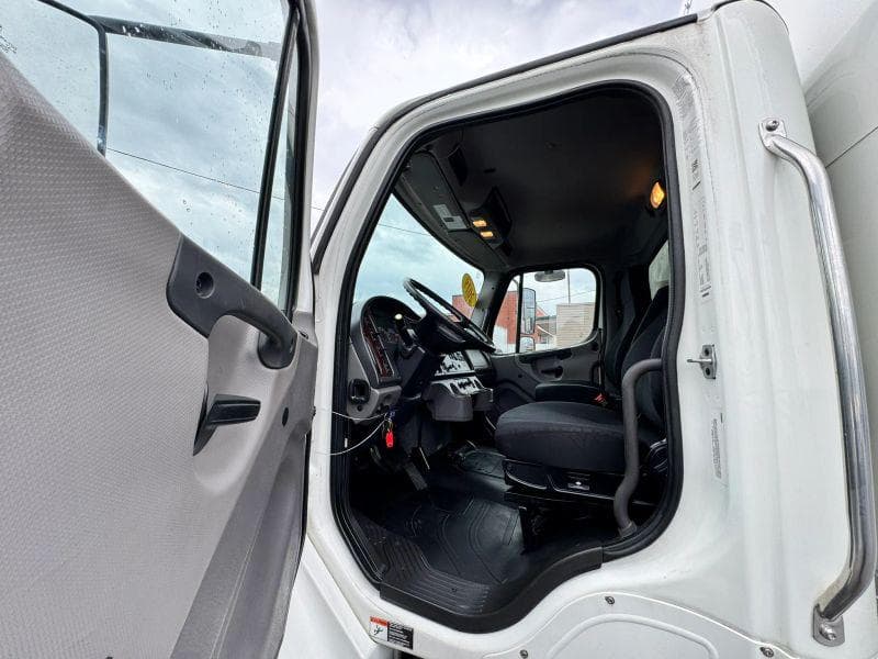 2019 Freightliner M2 106 image 12