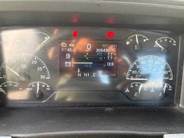 2021 Volvo VNR64T300 image 10