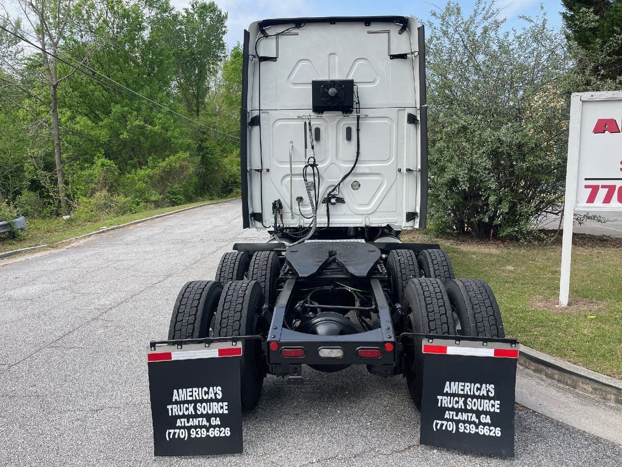 2020 Freightliner Cascadia 126 image 4