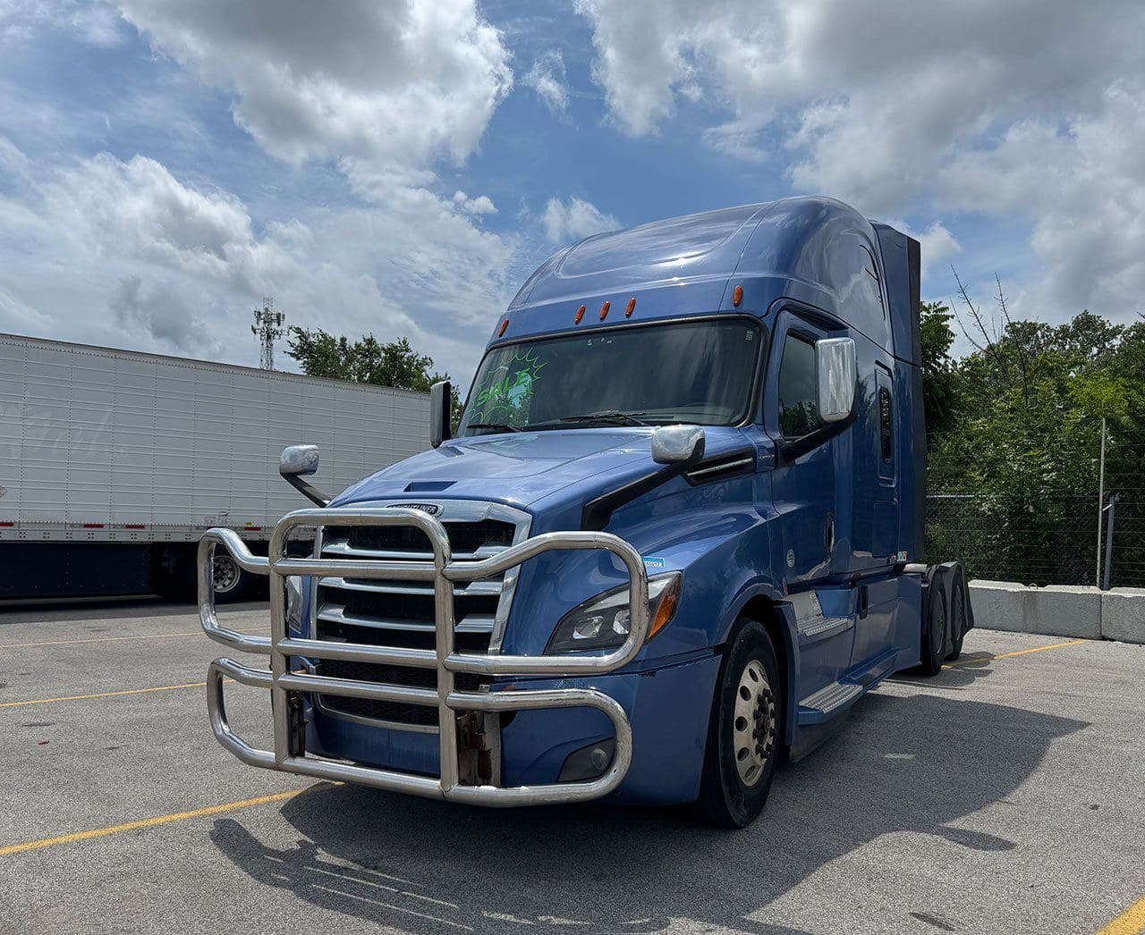 2019 Freightliner Cascadia 126 image 1
