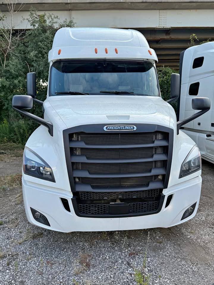 2020 Freightliner Cascadia image 1