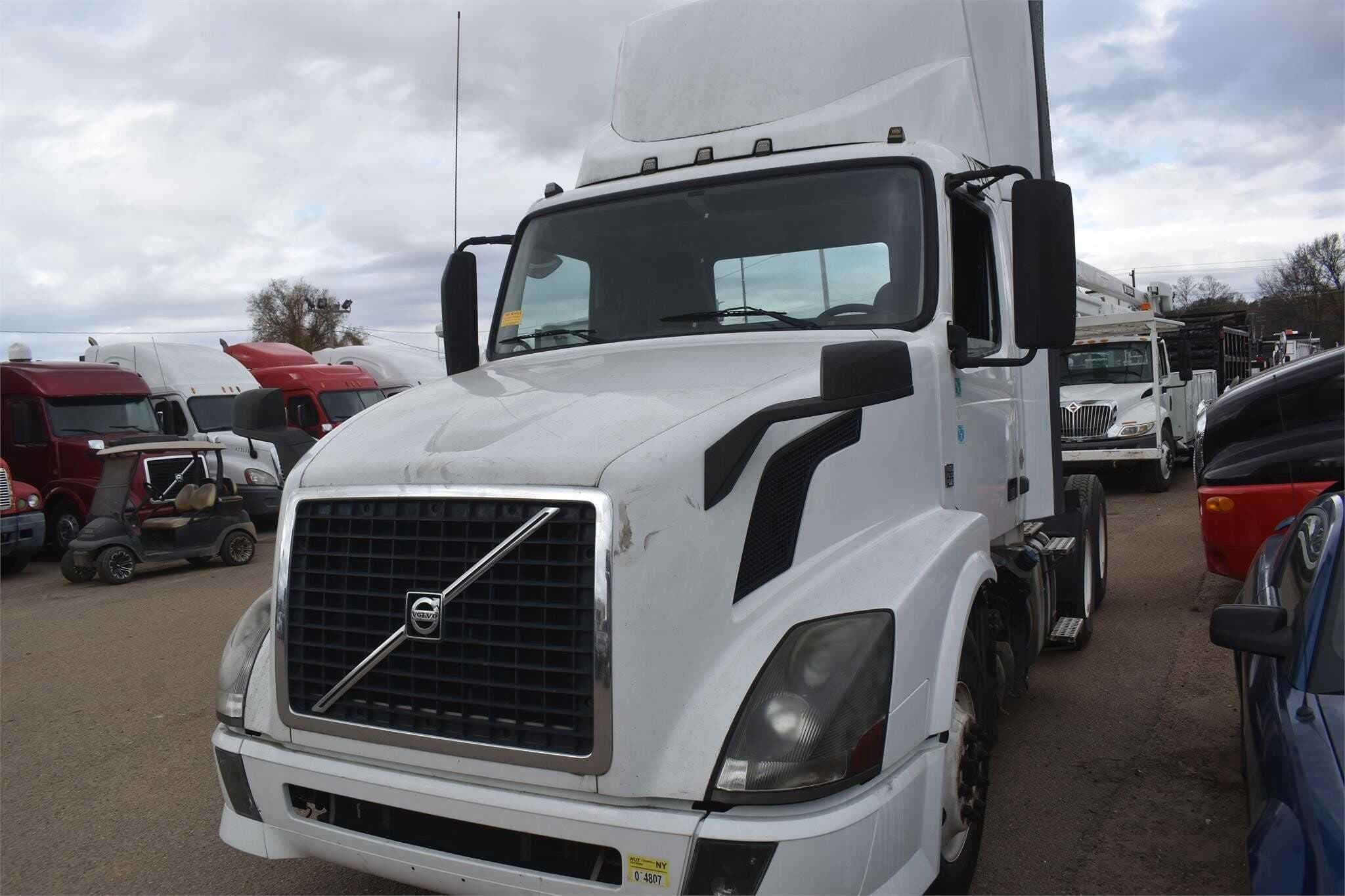2024 Volvo VNL image 2