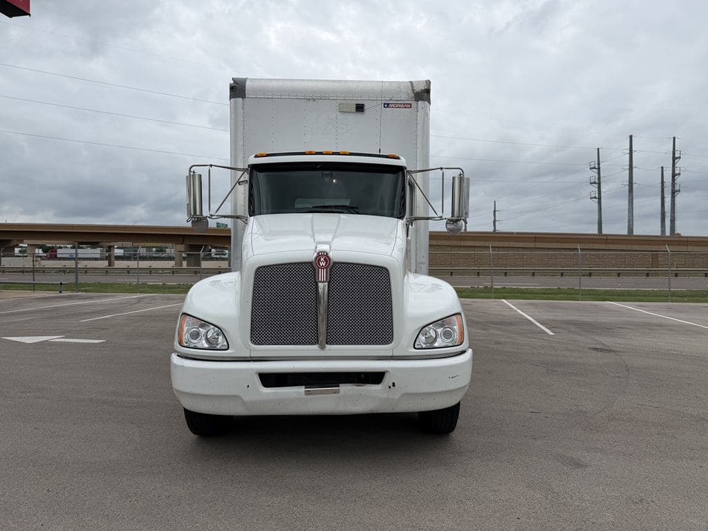 Used 2022 KENWORTH T270 image 8