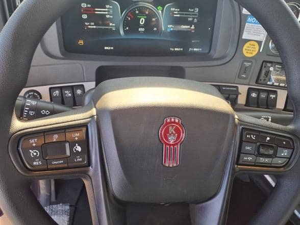 2025 Kenworth T880 image 27