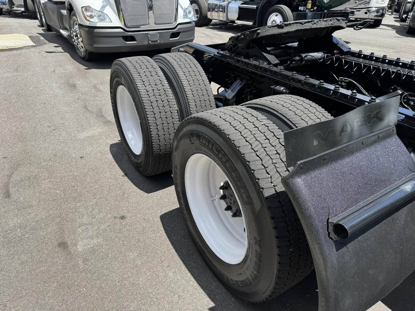 2020 Mack Anthem 64T Sleeper Semi Truck - MP8 415HP image 8