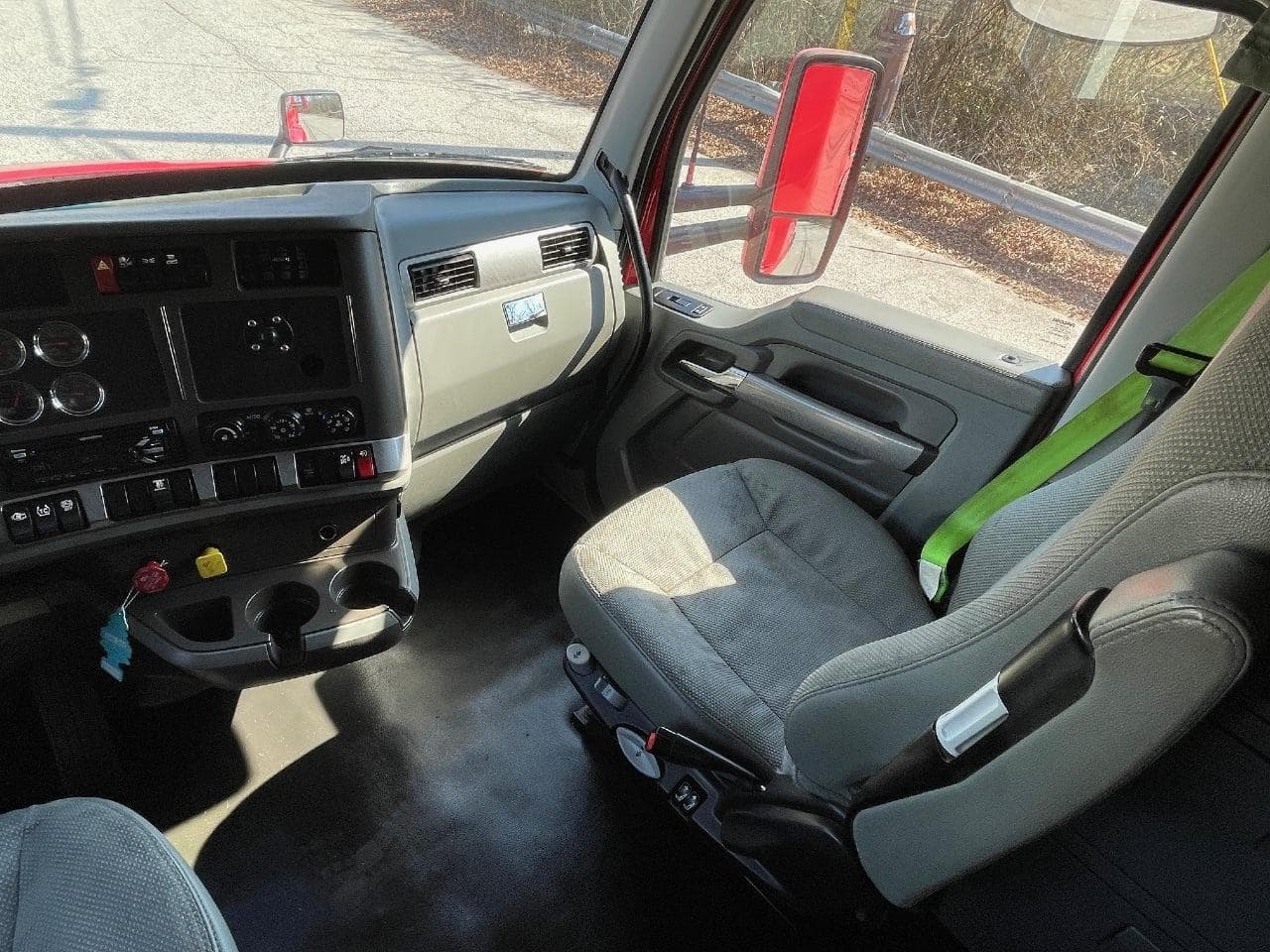 2018 Kenworth T680 image 24