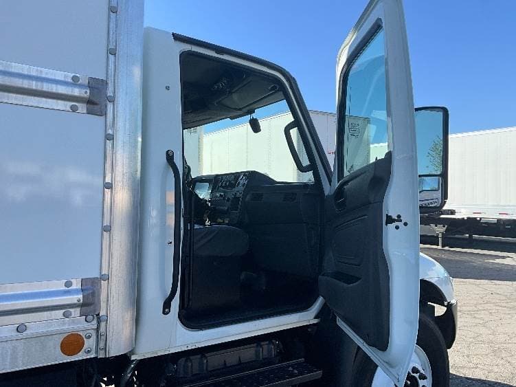 2022 International MV607 Box Truck - 220HP, 6 Speed Automatic, Roll up Door image 20