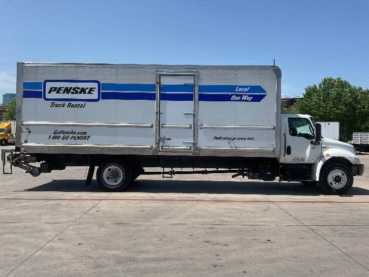 2022 International MV607 Box Truck - 220HP, 6 Speed Automatic, Roll up Door image 15
